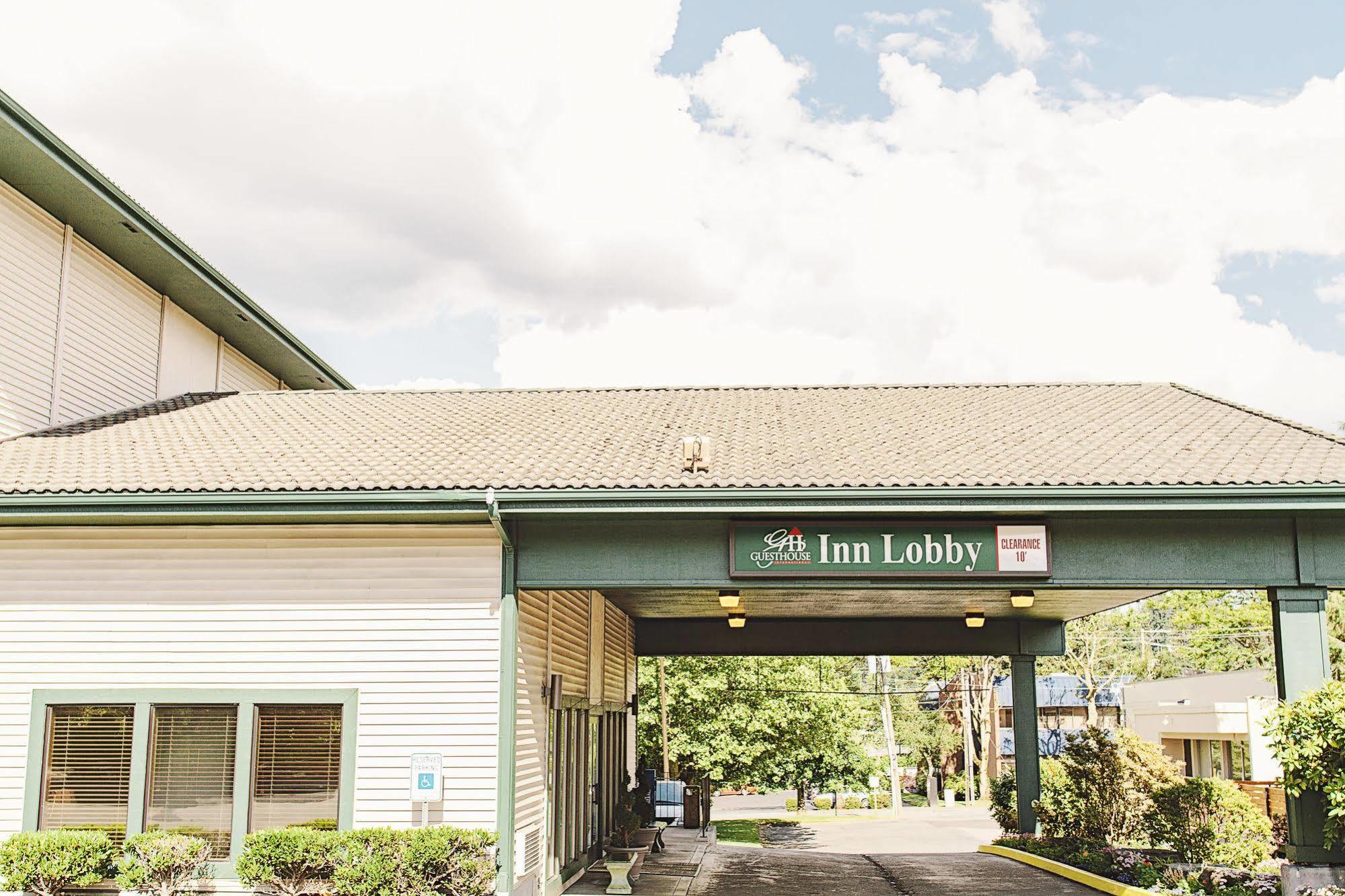 Lavissh Inn And Suites Bellingham Exterior photo